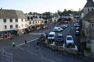 _MG_5673-Le-peloton-de-suiveurs-est-deja-etire.jpg